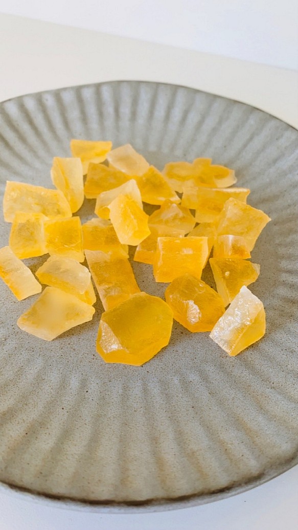 食べる宝石　橙色のカケラ　ほんのりオレンジ味の琥珀糖(ガラス瓶) 1枚目の画像