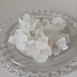 食べる宝石　水晶のカケラ　ほんのりココナッツ味の琥珀糖(ガラス瓶) 1枚目の画像