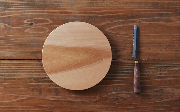 砧板圓形小麵包刀+鐵匠的樺樹 第1張的照片