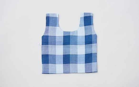 【庫存1點】日本布料手提包| Omi Uemu |本瑪藍×白 第1張的照片