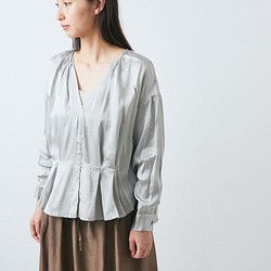 【送料無料】enrica silk blouse / ice grey (narural dye) 1枚目の画像