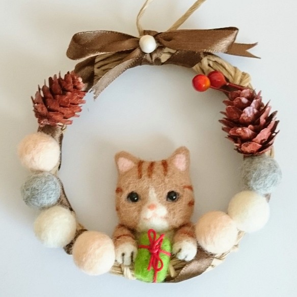 猫 クリスマスリース 羊毛フェルト フラワー リース アカツキコ 通販 Creema クリーマ ハンドメイド 手作り クラフト作品の販売サイト