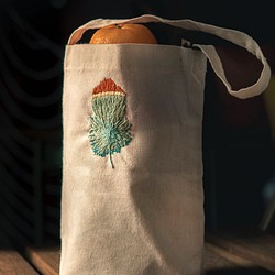 オレンジテールフェザー手刺繍飲料バッグ、手作りのカスタムメイドの素晴らしいもののカップ 1枚目の画像