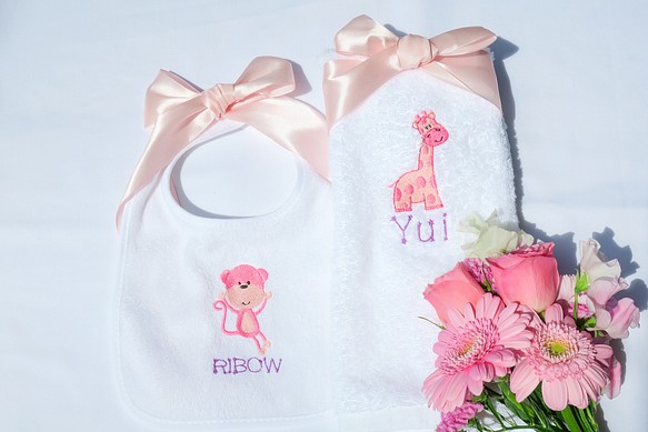 かわいいアニマル柄♡出産祝い♡可愛いスタイ&タオル♡名入れします！刺繍♡ピンク♡ 1枚目の画像