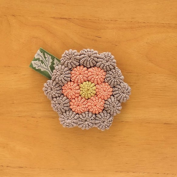 花サーモンピンク〇チロルなポコポコ編みコースター 1枚目の画像