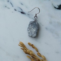 石穗-霜降　灰色天然大理石簡約單耳耳環 手作飾品獨家設計 第1張的照片