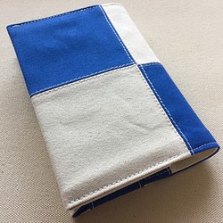 帆布製 ブックカバー「ツギハギ：ルリイロ×キナリ」 （文庫本サイズ） 1枚目の画像