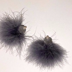 Dress Feather Earrings《Gray Purple》 1枚目の画像