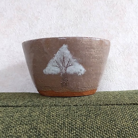 陶のフリーカップ【真っ白な三角の樹】 1枚目の画像