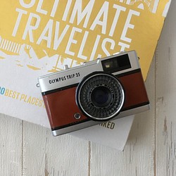【完動品】レトロなフィルムカメラ オリンパスTRIP35 茶色のアンティーク風レザー 1枚目の画像