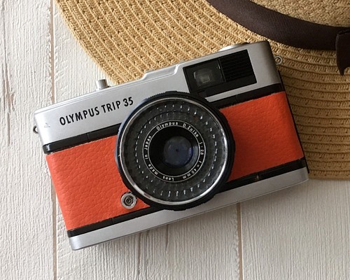 【完動品】レトロなフィルムカメラ オリンパス TRIP35　オレンジ色の本革【送料無料+フィルム１本プレゼント！】