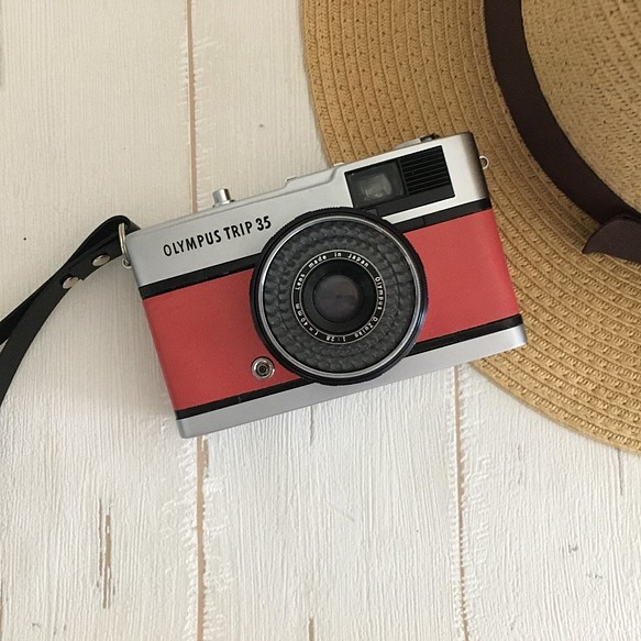 【完動品】レトロなフィルムカメラ　オリンパスTRIP35 ピンクの本革にお色直し 1枚目の画像