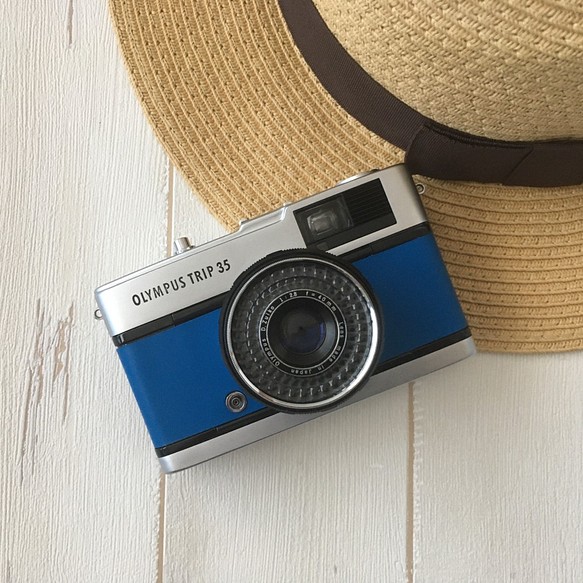 カメラ フィルムカメラ 完動品】レトロなフィルムカメラ オリンパスTRIP35 ブルーの本革にお 