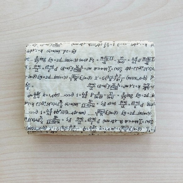 ﾐﾆ財布・数学ﾍﾞｰｼﾞｭ×水玉 1枚目の画像