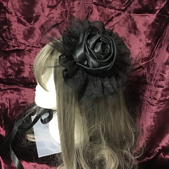 黒薔薇の円形ヘッドドレス ヘアアクセサリー Rosezipangu 通販 Creema クリーマ ハンドメイド 手作り クラフト作品の販売サイト