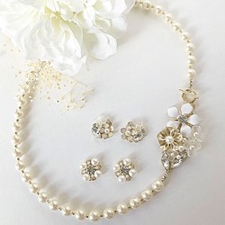 白色花束 Corsage 珍珠項鍊和耳環 / 耳環 第1張的照片