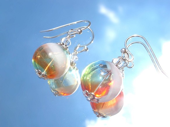 彩虹色吹製玻璃耳環小珠子 第1張的照片