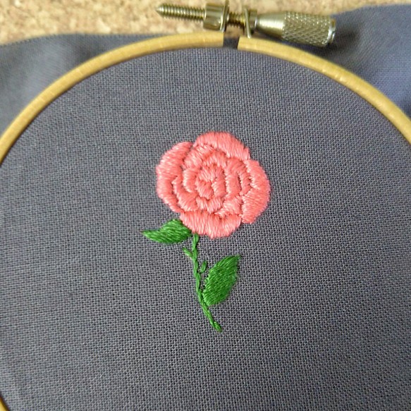 薔薇の花の刺繍 - その他