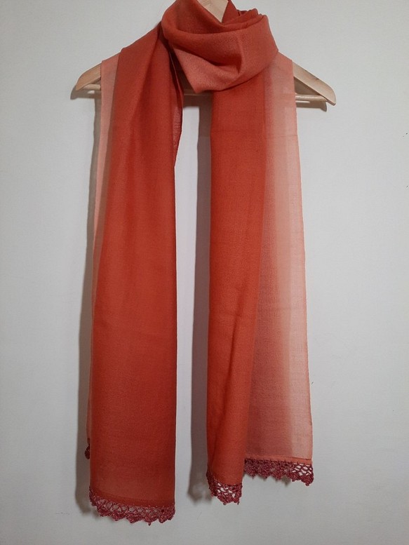 Natural Hand Dyed Wool scarf 【羊毛漸層手鉤花邊披肩/圍巾】 第1張的照片