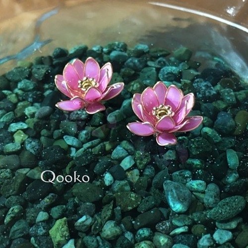 開いてゆく蓮の花のピアスNo.17レターパックプラス