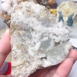 天然蛍石+白色結晶+黄鉄鉱 1枚目の画像