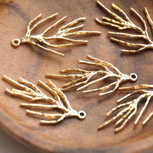 ◇全品送料無料◇Gold coral branch charm ゴールドカラー サンゴの