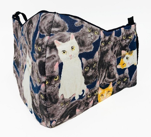 【即納】ポケット付き 立体コットンマスク まるで深夜の猫集会 ネコいっぱい柄 春モデル ミッドナイトブルー 1枚目の画像