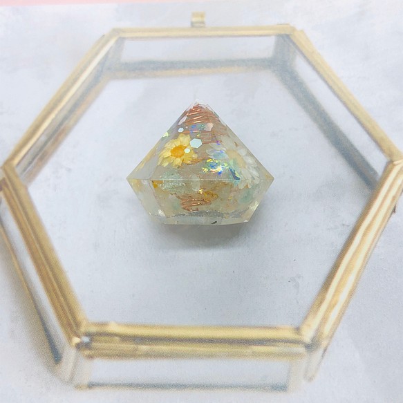 オルゴナイト　ハーバリウム　運気アップ　真実の石　エメラルドグリーンファントム　ハーバナイト　 1枚目の画像
