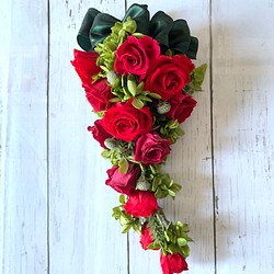 赤いバラのシンプルでスタイリッシュなスワッグ　インテリア　壁飾り　お誕生日プレゼント　記念日　お店のインテリア　ギフト 1枚目の画像