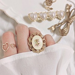 ⌇﻿ホログラムと薔薇リング⌇﻿ 指輪 ハンドメイド 1枚目の画像