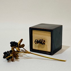 陶器のジュエリーボックス【小さな引き出し:リボン黒】 1枚目の画像