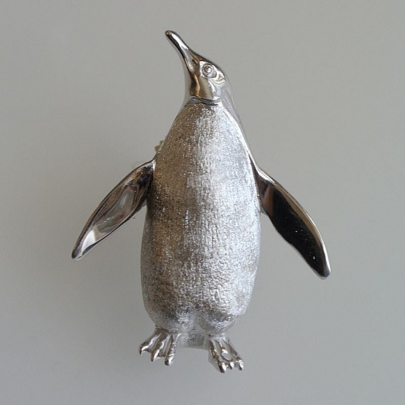 Silver925オウサマペンギンピンブローチ 1枚目の画像