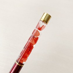 折鶴と紫陽花の和風ハーバリウムボールペン　. ° ＊ 赤 ＊ ° . 1枚目の画像