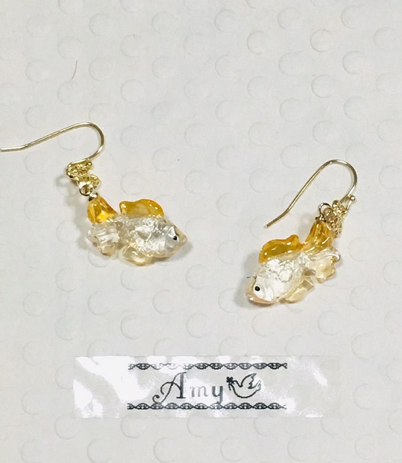 人気 透明金魚のピアス