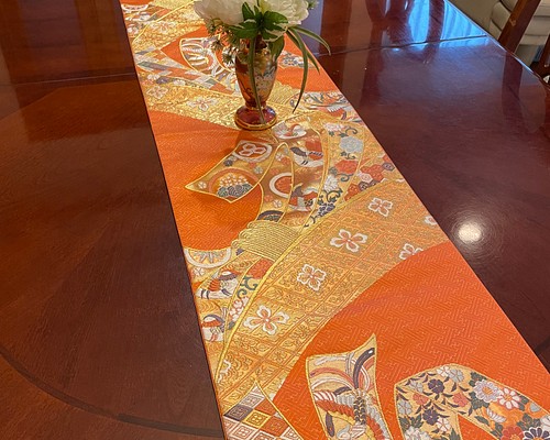 豪華刺繍　正絹帯から作ったテーブルランナーテーブルクロス　オレンジに金