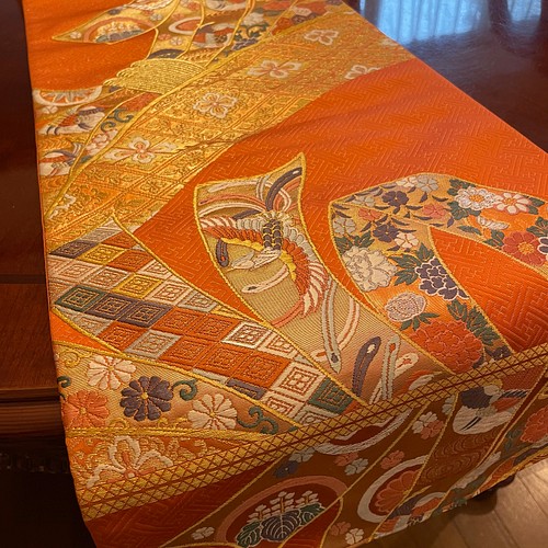 豪華刺繍 正絹帯から作ったテーブルランナーテーブルクロス オレンジに 