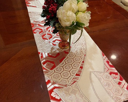 豪華刺繍　正絹帯から作ったテーブルランナー　お正月　プレゼント　171