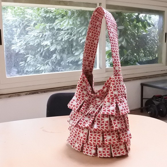 【SALE】Furi-furi Shoulder bag (赤三角) 1枚目の画像