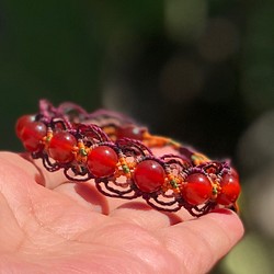 赤メノウのマクラメ編みブレスレット 1枚目の画像