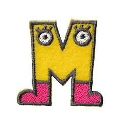 刺繍ワッペン　アルファベット　【M】黄色 1枚目の画像