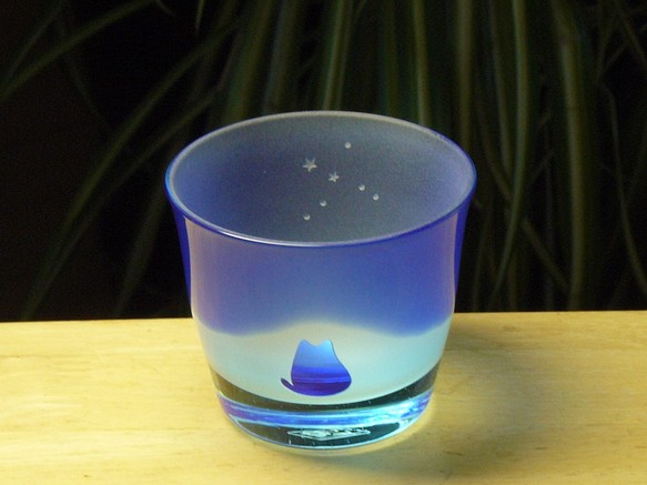 冷起見，貓和星座玻璃的冰茶 - 天鵝淺藍色×藍色（1） 第1張的照片