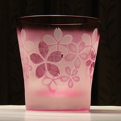 櫻花盛開的岩石玻璃粉紅色 第1張的照片