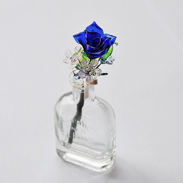グラスフラワー　プチブーケ（青いバラ／小瓶付き） 1枚目の画像