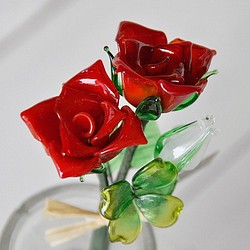 グラスフラワー　プチブーケ（赤いバラと四つ葉のクローバー【2】） 1枚目の画像