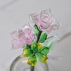 グラスフラワー　プチブーケ（ピンクのバラと四つ葉のクローバー【2】） 1枚目の画像