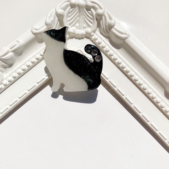猫ちゃん シリーズ ハチワレ猫ちゃん 白黒ネコ ブローチ 驚きの値段
