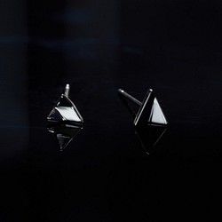 Azoth | 幾何折角耳環 三角形 第1張的照片