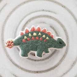 恐竜の刺繍ブローチ（アンキロサウルス）【受注製作】 1枚目の画像