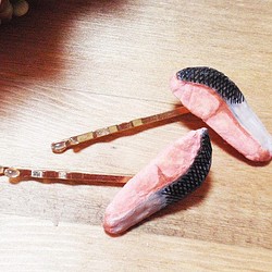 焼き鮭ヘアピン２個セット★ゴールド★リアルフェイクデコ★ 1枚目の画像
