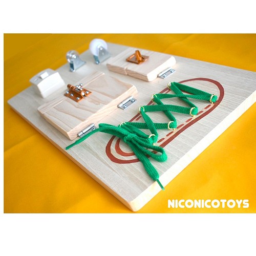 いたずら大好き ビジーボード 鍵 開け おもちゃ 知育玩具 Busy Board おもちゃ 人形 Niconicotoys 通販 Creema クリーマ ハンドメイド 手作り クラフト作品の販売サイト